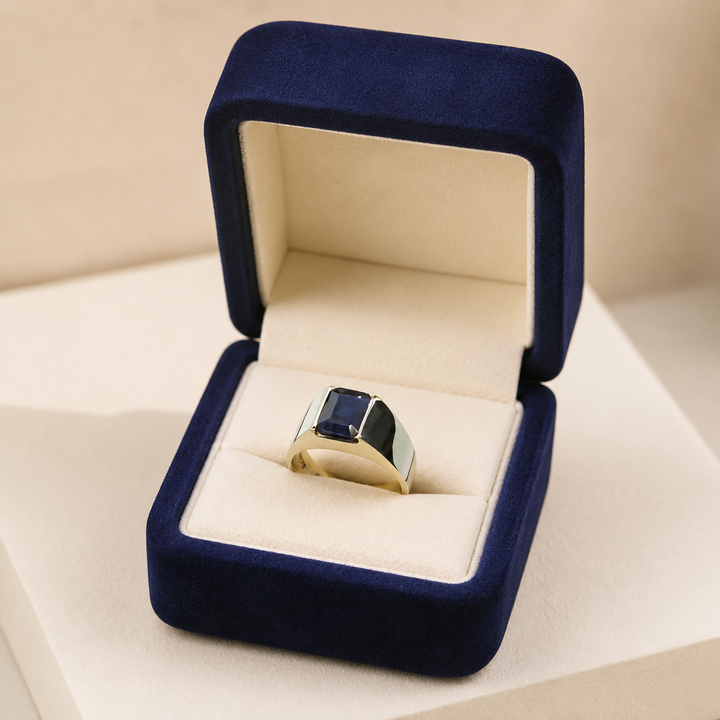 Natural Blue Sapphire (Grade 3) 8 Carats in silver ring