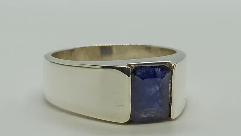 Natural Blue Sapphire (Grade 3) 8 Carats in silver ring